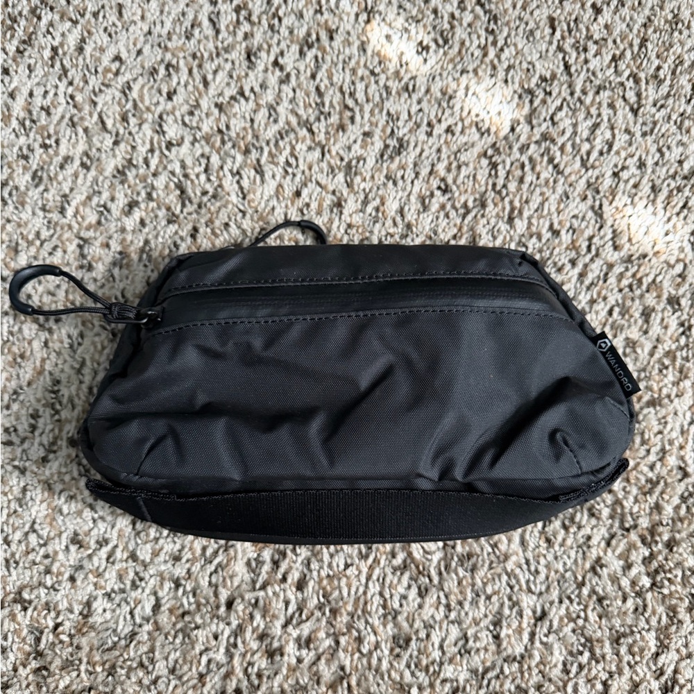 WANDRD medium tech pouch